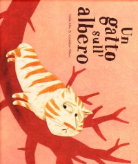 Un gatto sull'albero