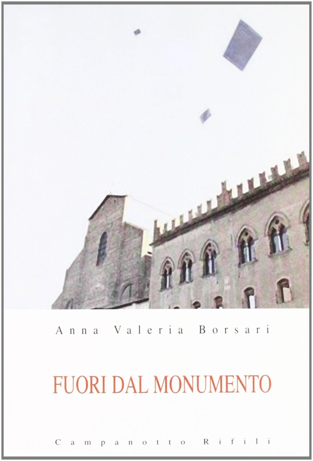 Fuori dal monumento Fuori dal monumento