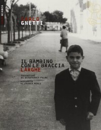 Il bambino con le braccia larghe