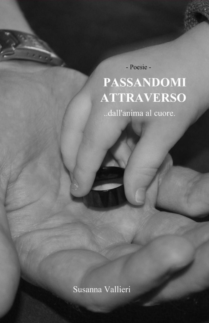 Passandomi attraverso Passandomi attraverso