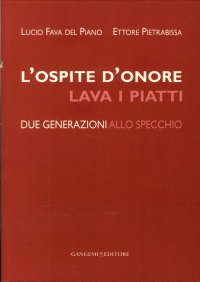 L'ospite d'onore lava i piatti. Due generazioni allo specchio