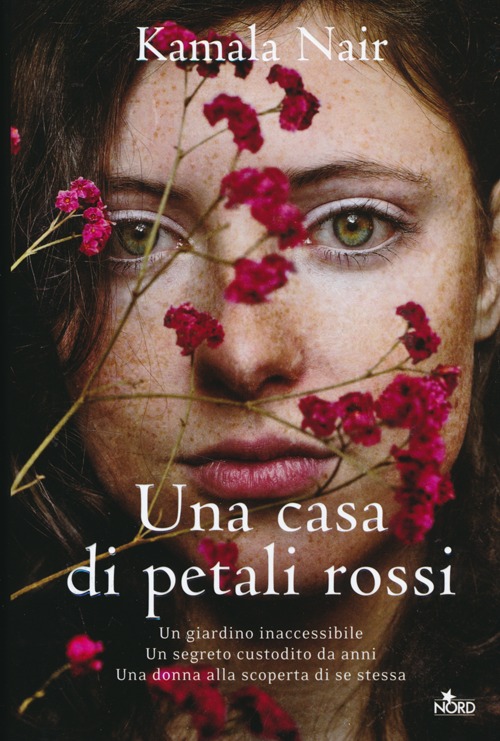 Una casa di petali rossi Una casa di petali rossi