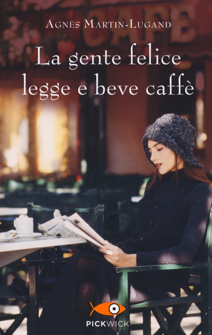 La gente felice legge e beve caffè La gente felice legge e beve caffè