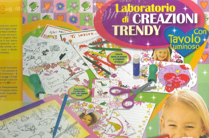 Laboratorio di creazioni trendy. Con tavolo luminoso