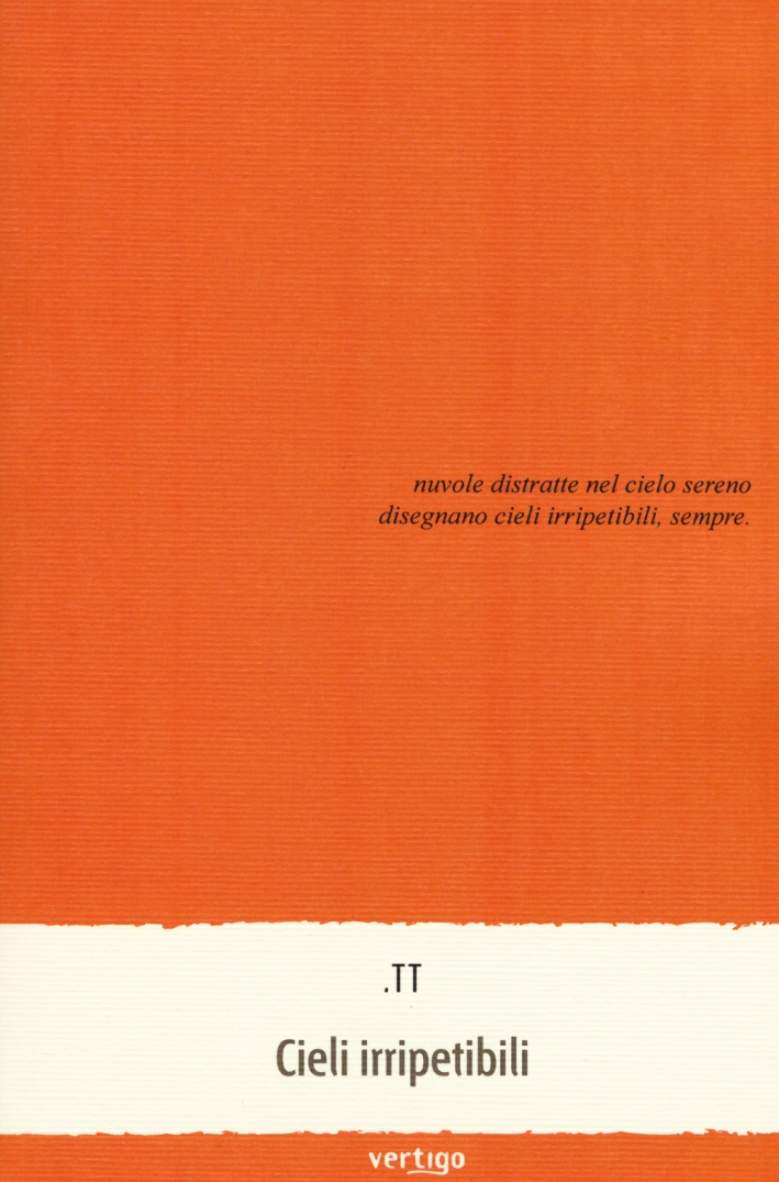 Cieli irripetibili. Nuvole distratte nel cielo sereno disegnano cieli irripetibili, sempre Cieli irripetibili. Nuvole distratte nel cielo sereno disegnano cieli irripetibili, sempre