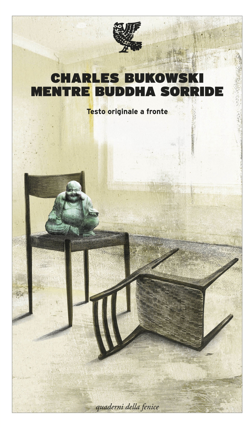 Mentre Buddha sorride. Testo inglese a fronte Mentre Buddha sorride. Testo inglese a fronte
