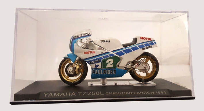 Miniatura Moto. Yamaha TZ250L. Christian Sarron 1984. Miniatura Moto. Yamaha TZ250L. Christian Sarron 1984.