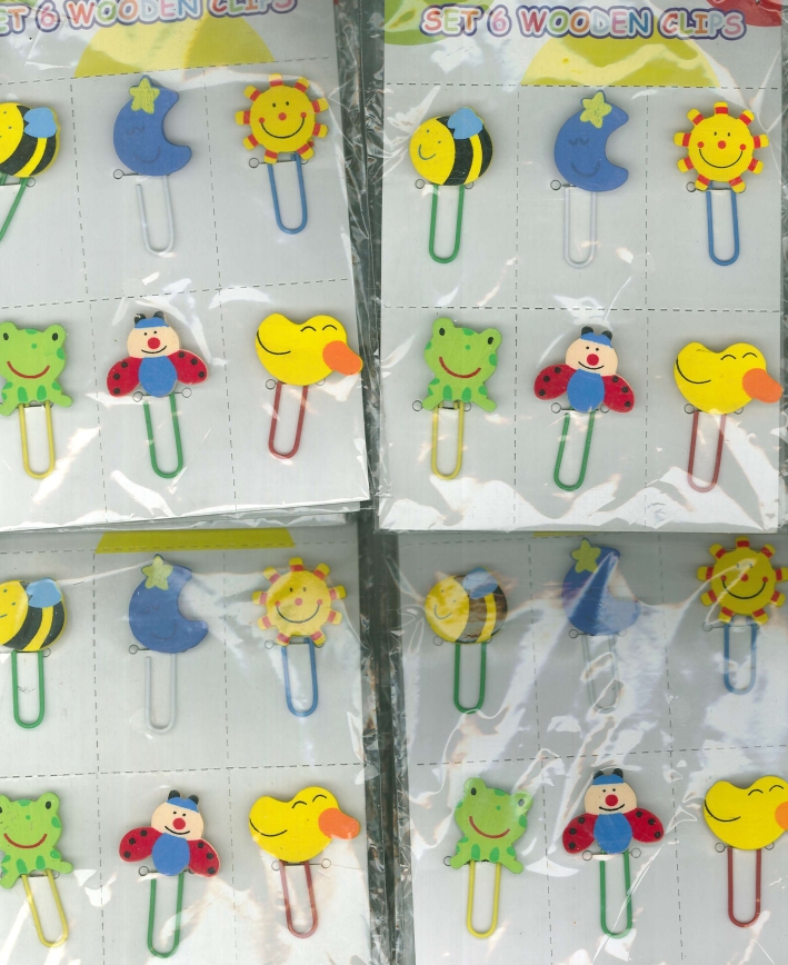 Set 6 Wooden Clips. - Set 6 Clips di Legno (4 Confezioni Assortite). Set 6 Wooden Clips. - Set 6 Clips di Legno (4 Confezioni Assortite).