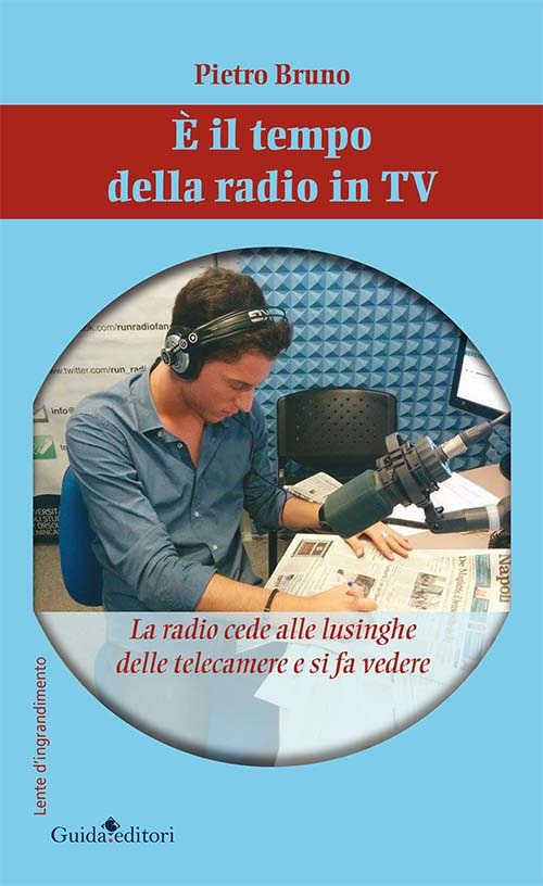 È il tempo della radio in TV. La radio cede alle lusinghe delle telecamere e si fa vedere È il tempo della radio in TV. La radio cede alle lusinghe delle telecamere e si fa vedere