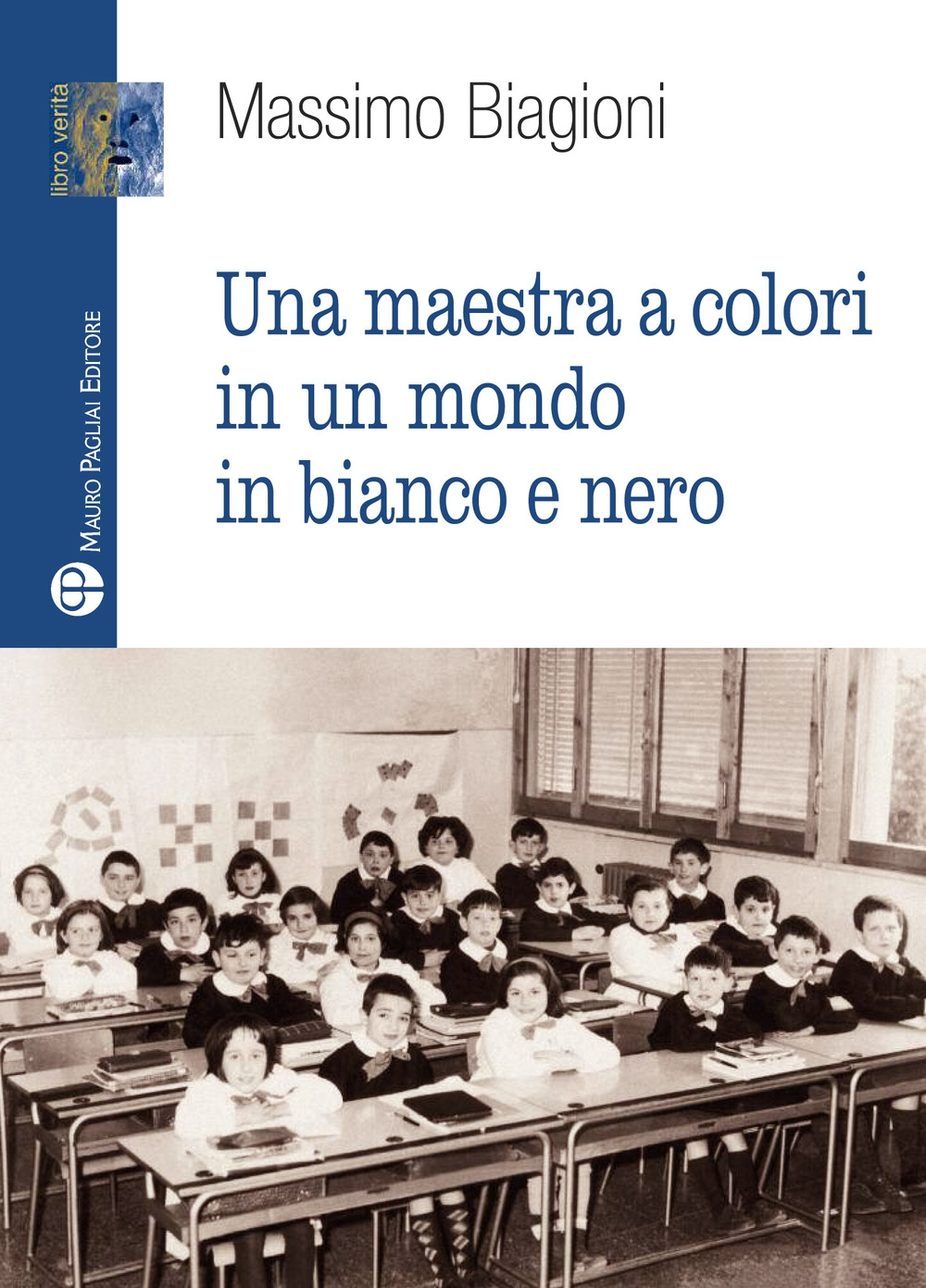 Una maestra a colori in un mondo in bianco e nero Una maestra a colori in un mondo in bianco e nero