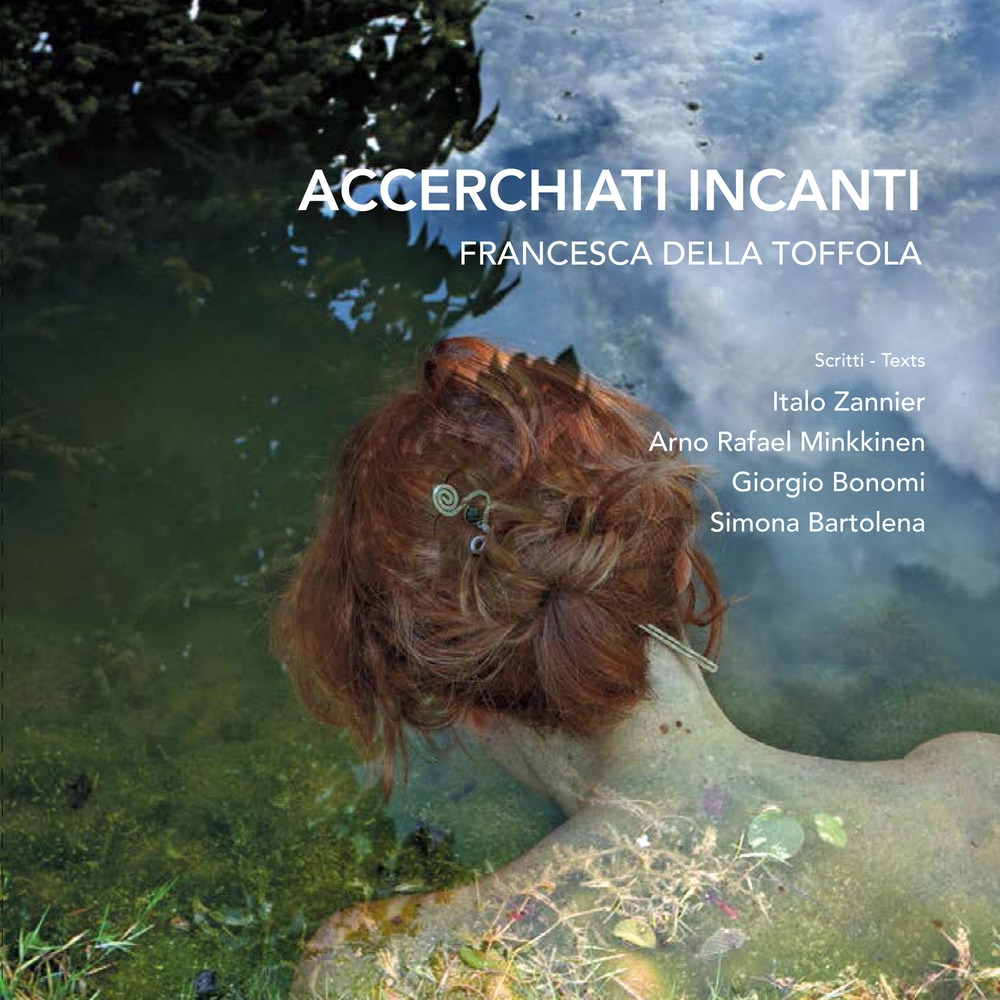 Accerchiati incanti. Ediz. italiana e inglese Accerchiati incanti. Ediz. italiana e inglese