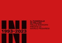Il funerale di Fellini nelle immagini inedite di Marco Pesaresi. 1993-2023