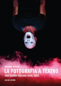 La fotografia a teatro. Una storia italiana (1946-2022)